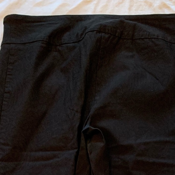 S.C. & Co. - Excellent condition - black floral comfortably stretchy pants - Picture 6 of 6